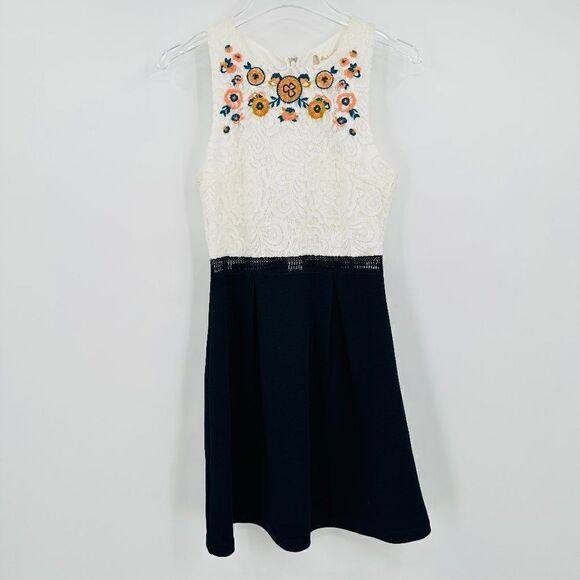 Altar'd State Size Small Navy Blue & White Lace Floral Embroidered Mini Dress - Picture 1 of 9